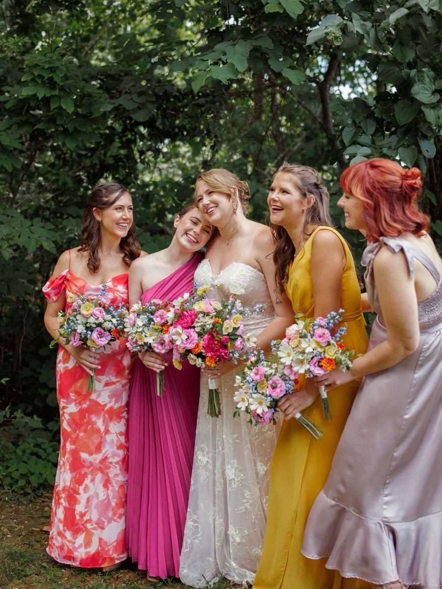 Wedding in the Summer with bright colors